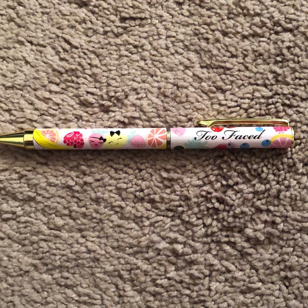 Too faced pen